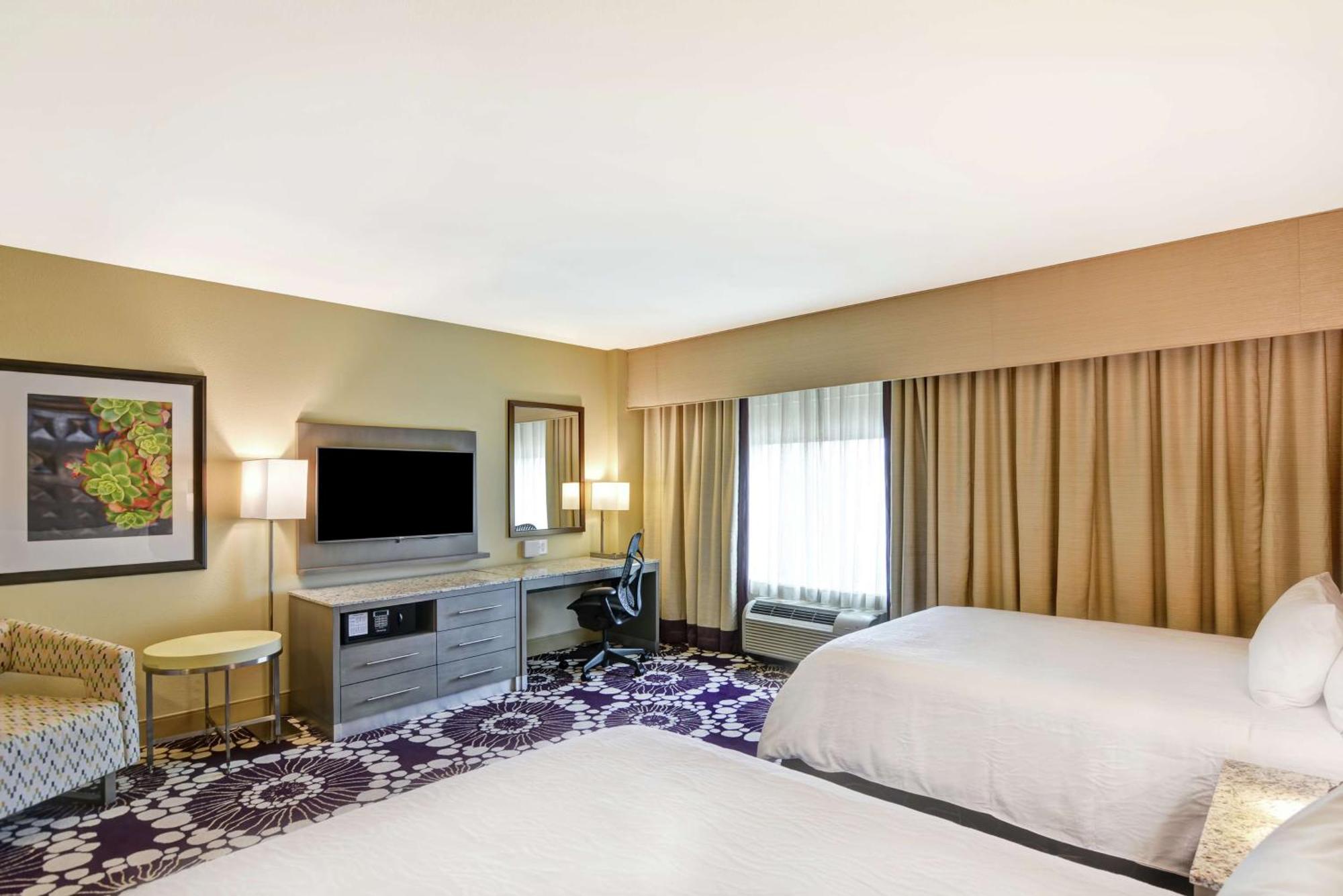 Hilton Garden Inn Raleigh/Crabtree Valley Exterior photo